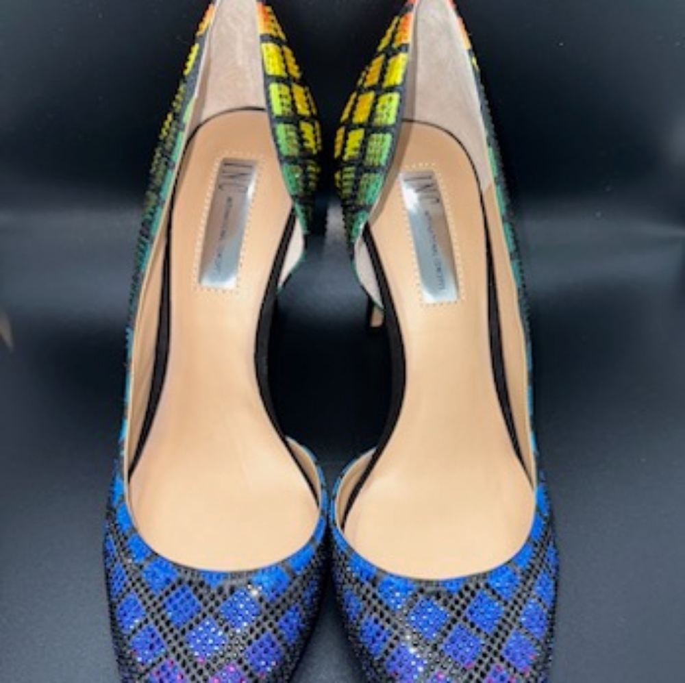 Multi-colored INC heel.